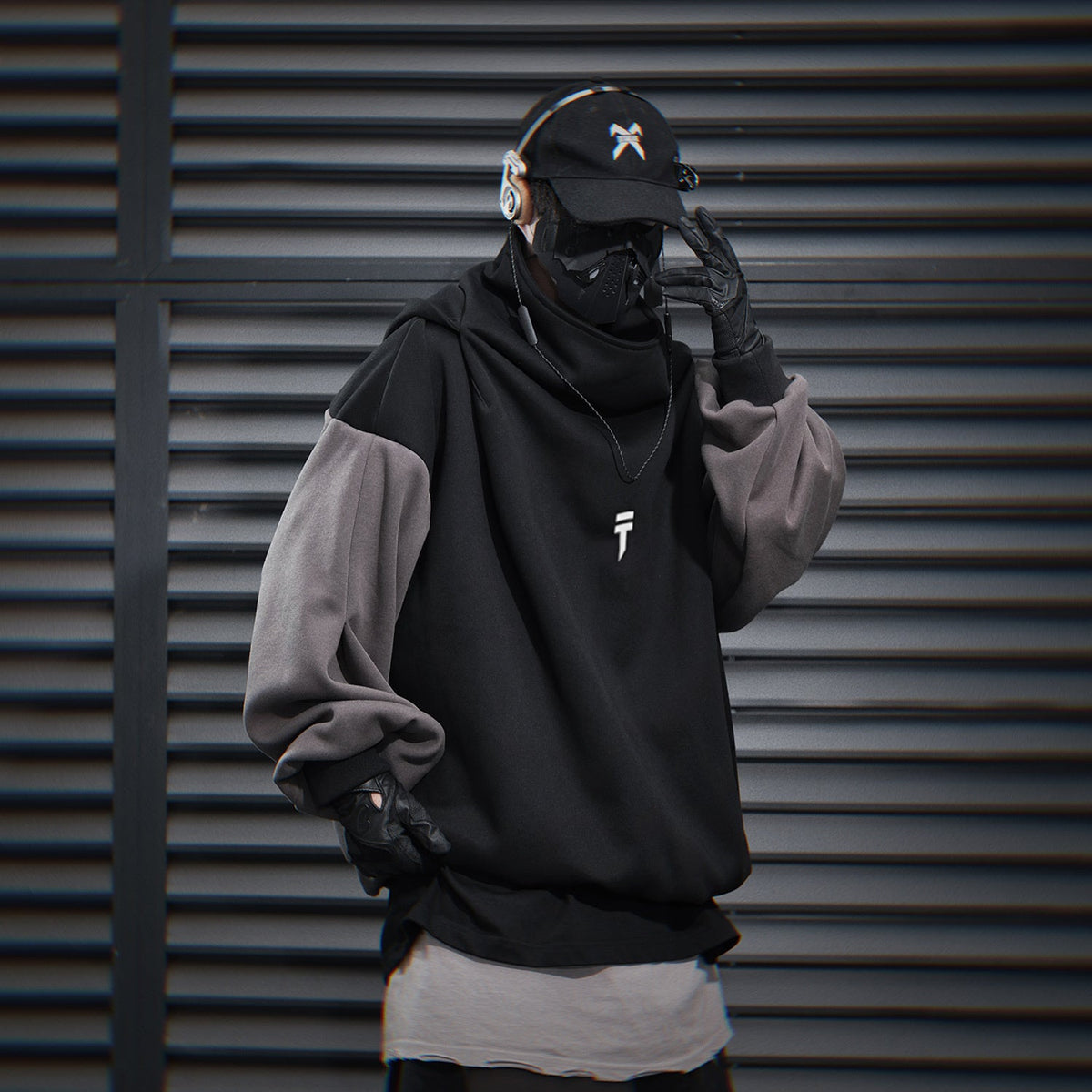 HiH51 T-Tech Hoodie – Black
