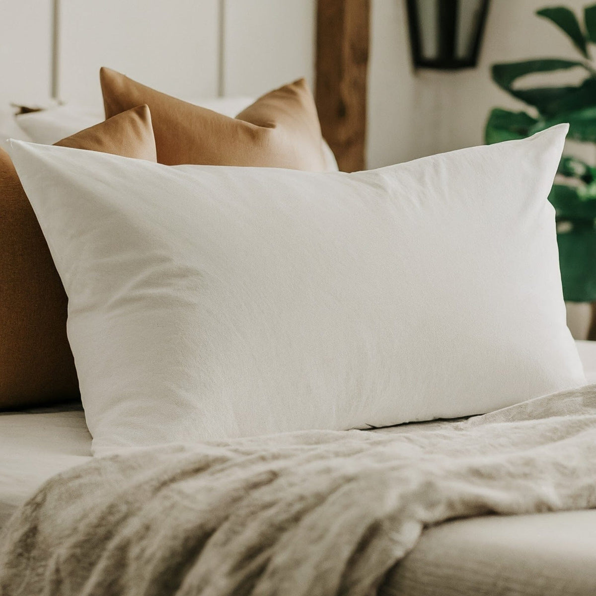DaDa Bedding Medium-Firm Pillow Insert – 20 × 28 Inches