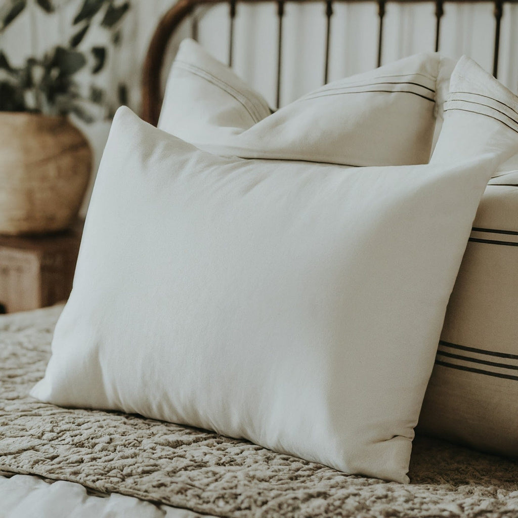 DaDa Bedding Medium-Firm Pillow Insert – 20 × 28 Inches
