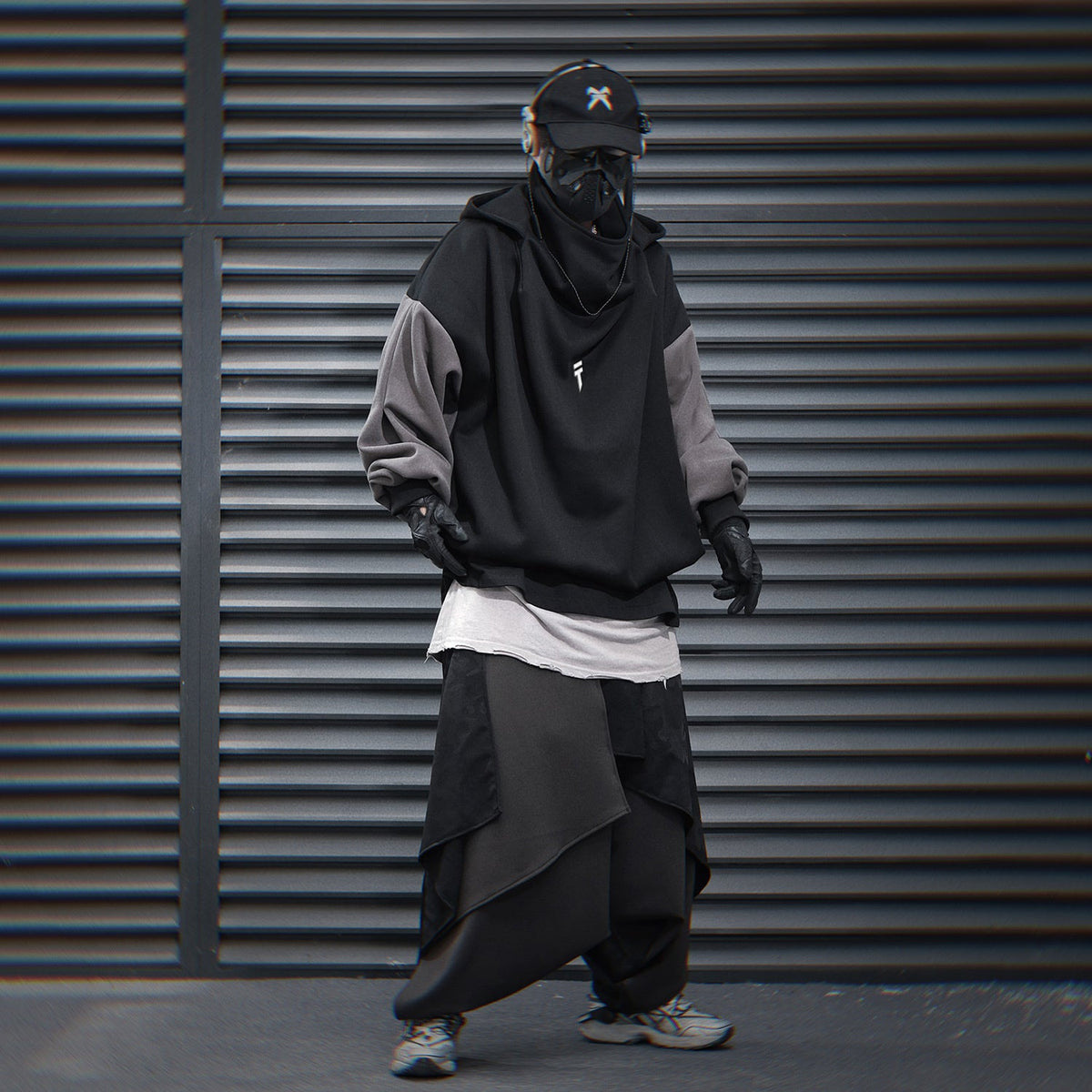 HiH51 T-Tech Hoodie – Black