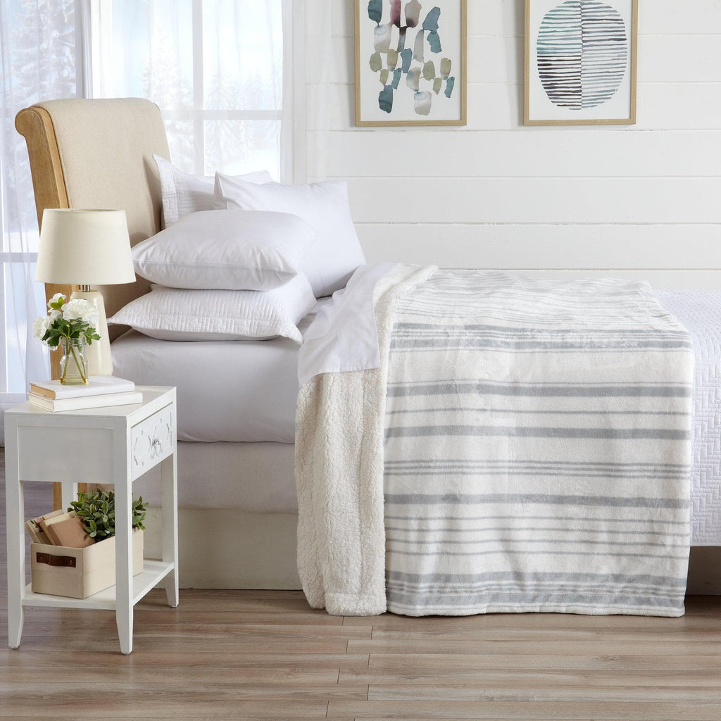 Great Bay Home Kinsley Velvet Plush & Sherpa Blanket