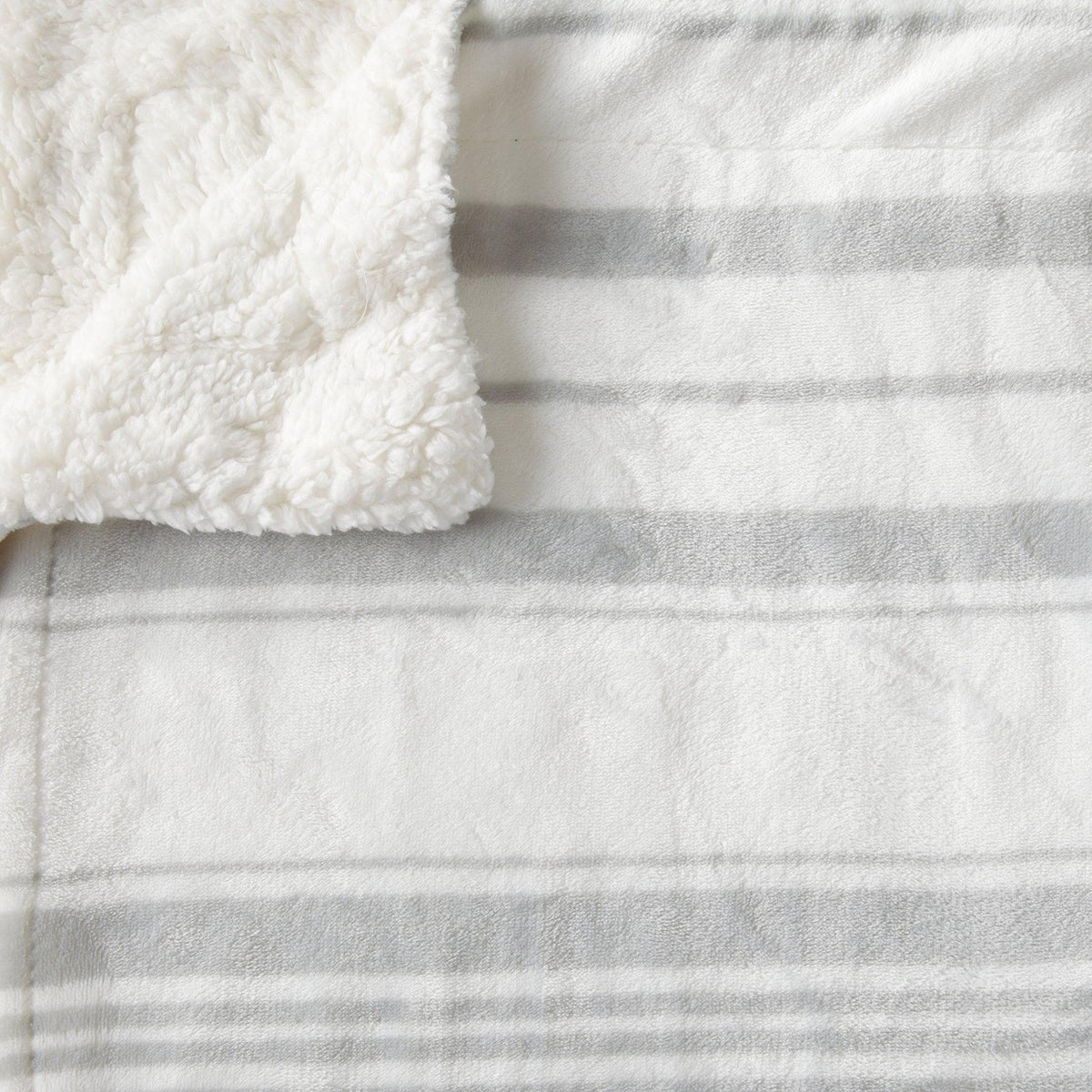 Great Bay Home Kinsley Velvet Plush & Sherpa Blanket