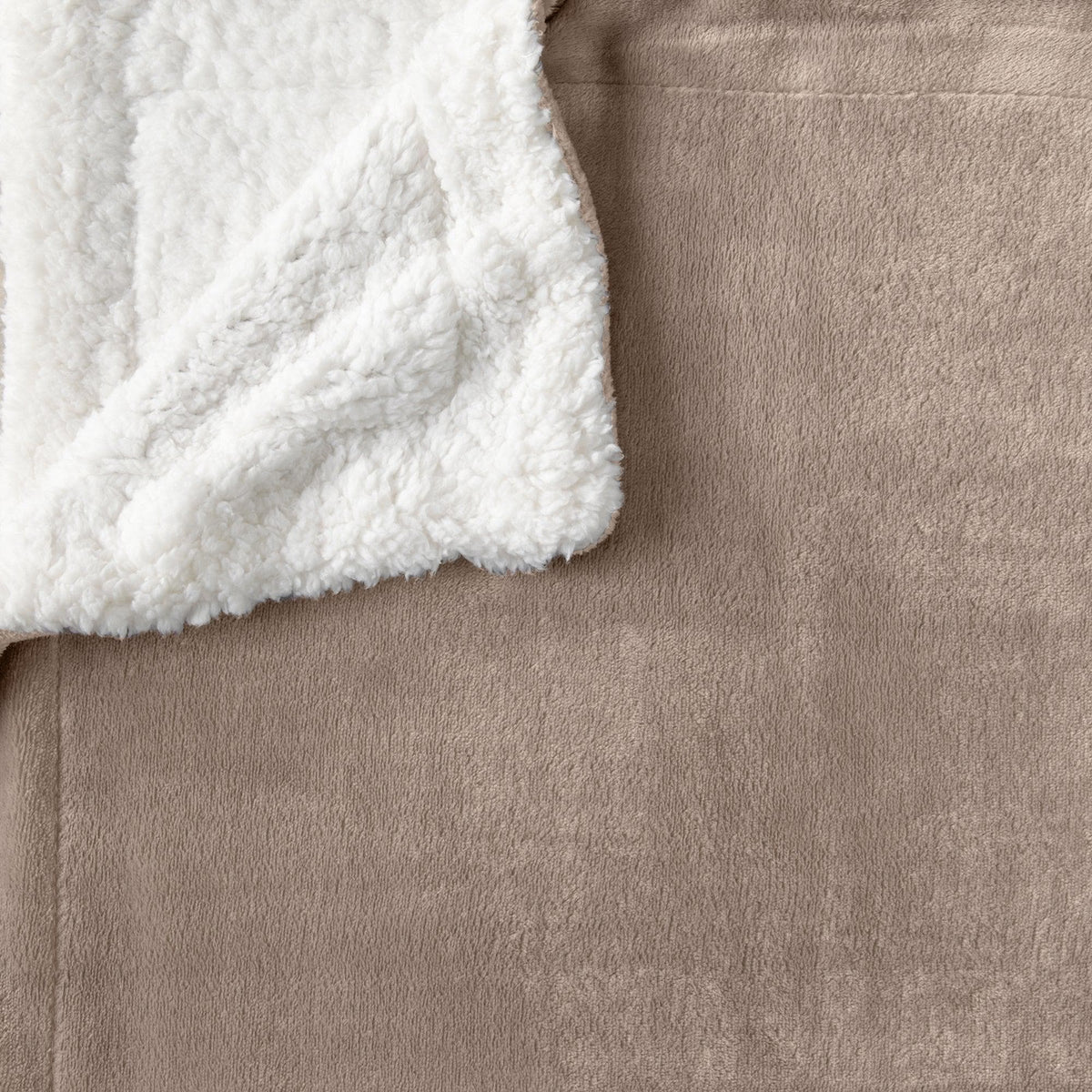 Great Bay Home Kinsley Velvet Plush & Sherpa Blanket