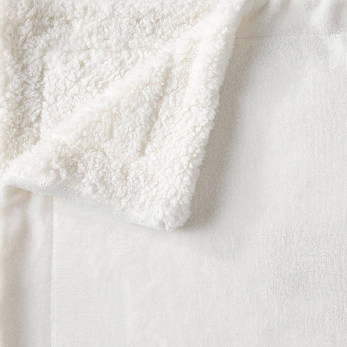 Great Bay Home Kinsley Velvet Plush & Sherpa Blanket