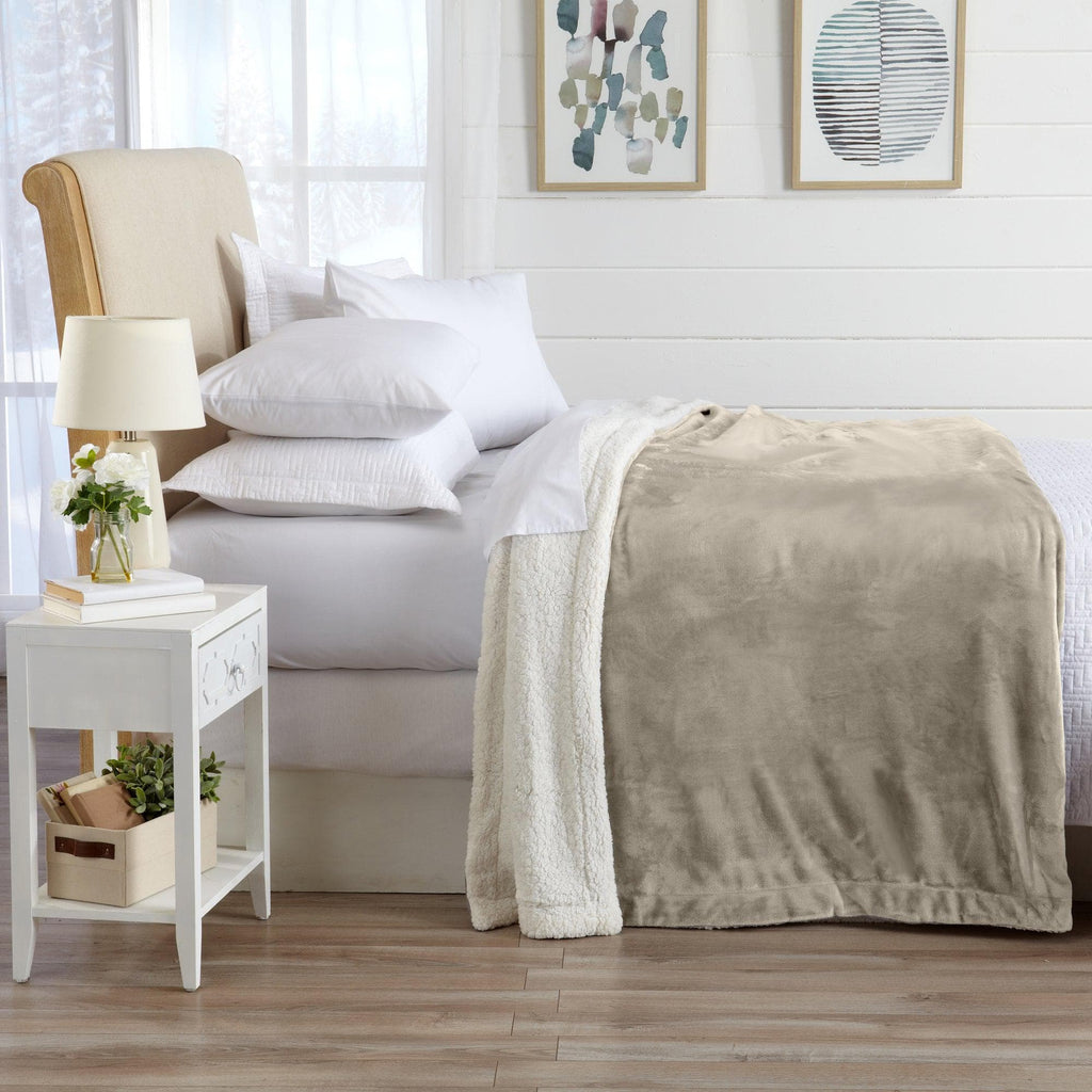 Great Bay Home Kinsley Velvet Plush & Sherpa Blanket