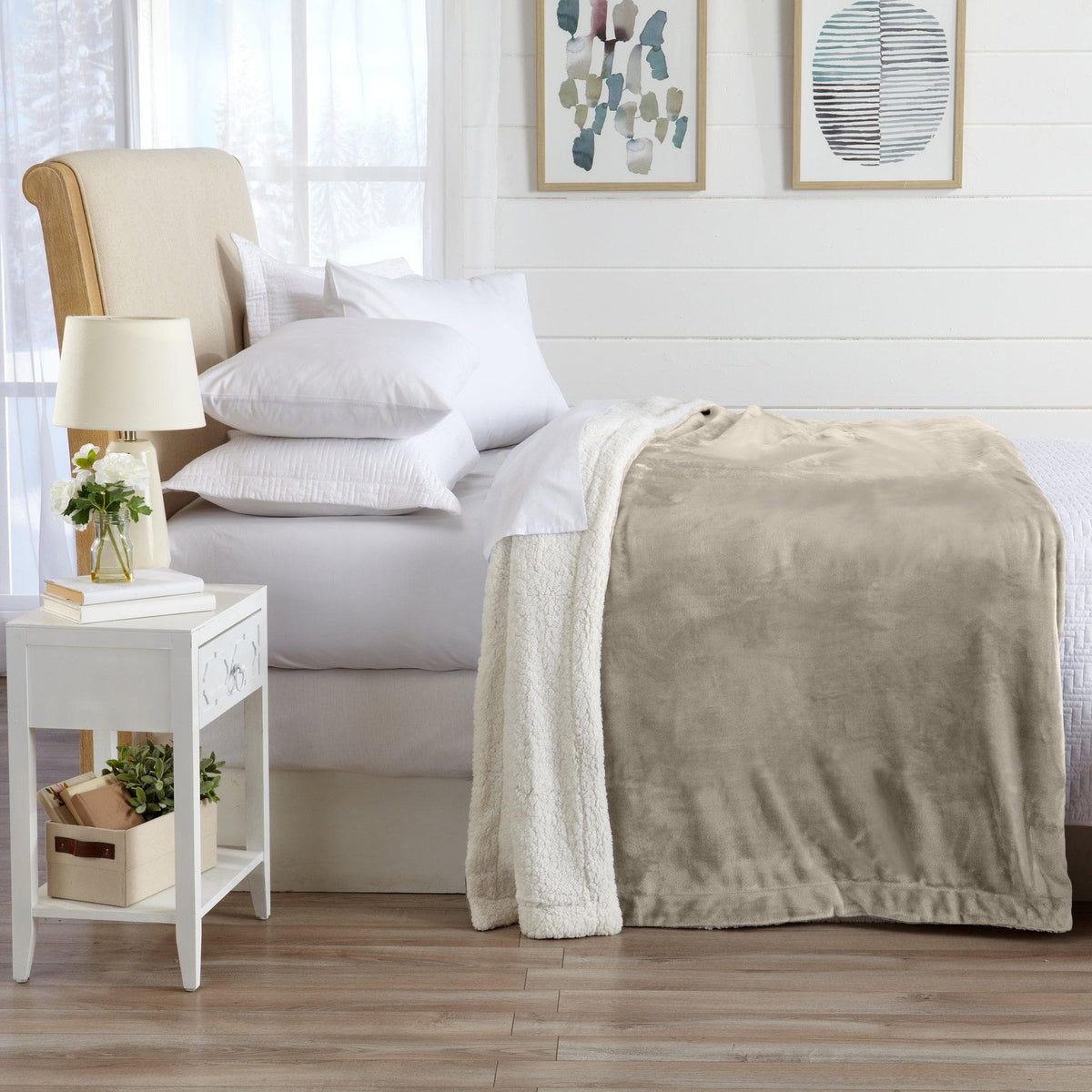 Great Bay Home Kinsley Velvet Plush & Sherpa Blanket