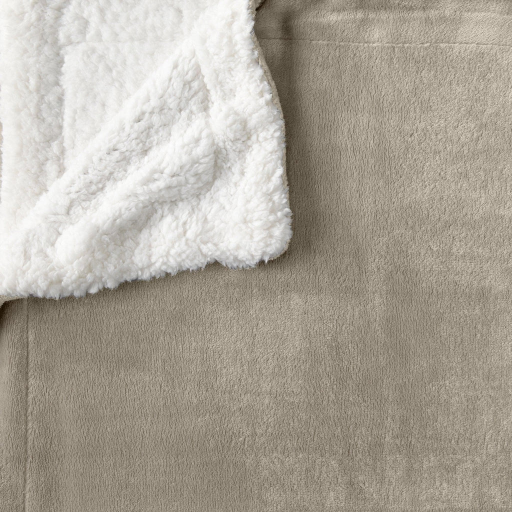 Great Bay Home Kinsley Velvet Plush & Sherpa Blanket