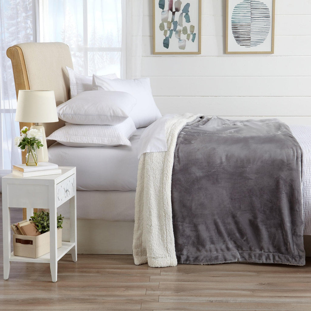 Great Bay Home Kinsley Velvet Plush & Sherpa Blanket