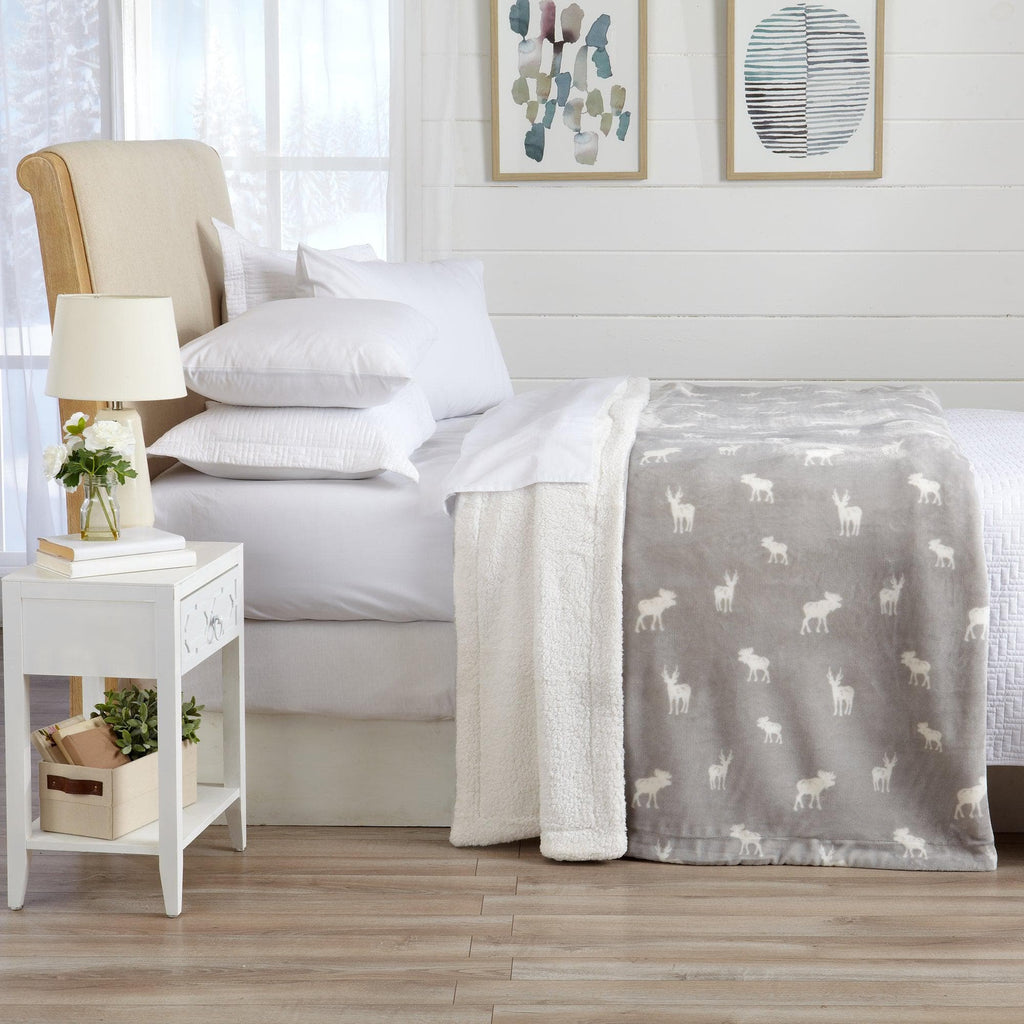Great Bay Home Kinsley Velvet Plush & Sherpa Blanket