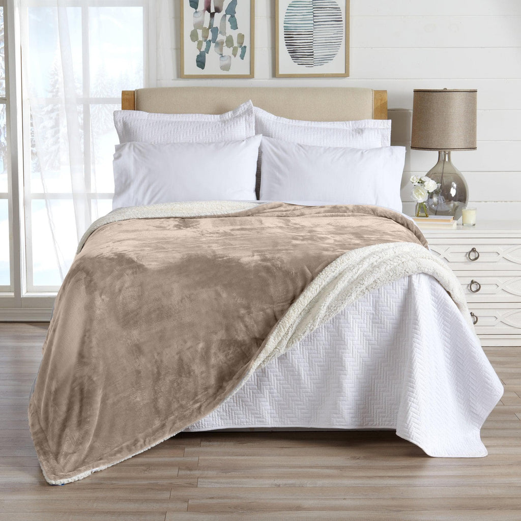 Great Bay Home Kinsley Velvet Plush & Sherpa Blanket
