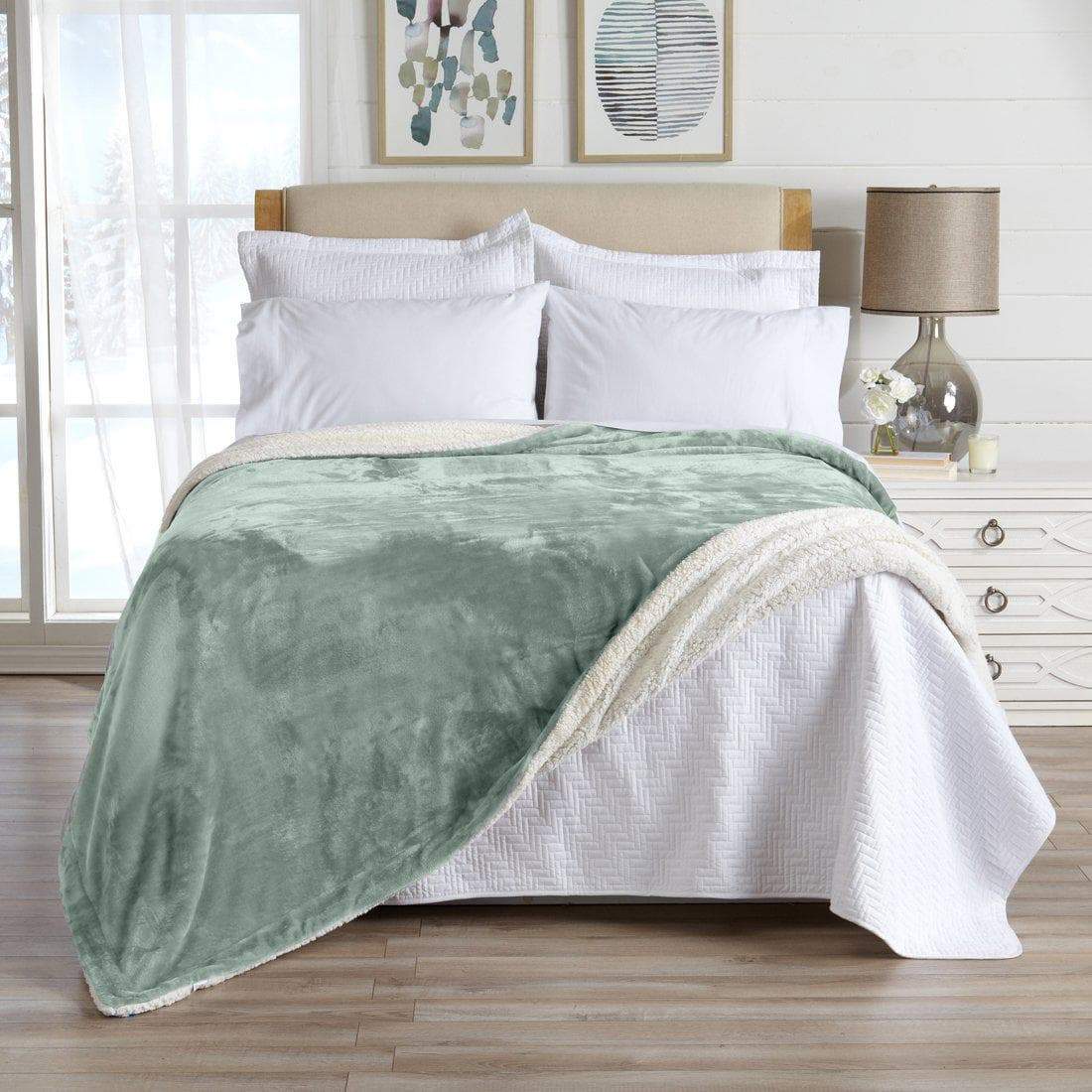 Great Bay Home Kinsley Velvet Plush & Sherpa Blanket