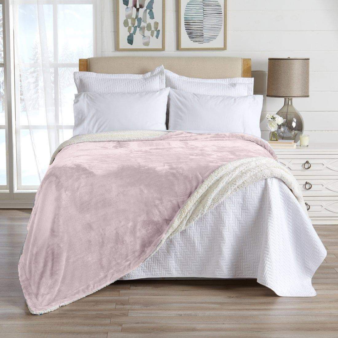 Great Bay Home Kinsley Velvet Plush & Sherpa Blanket