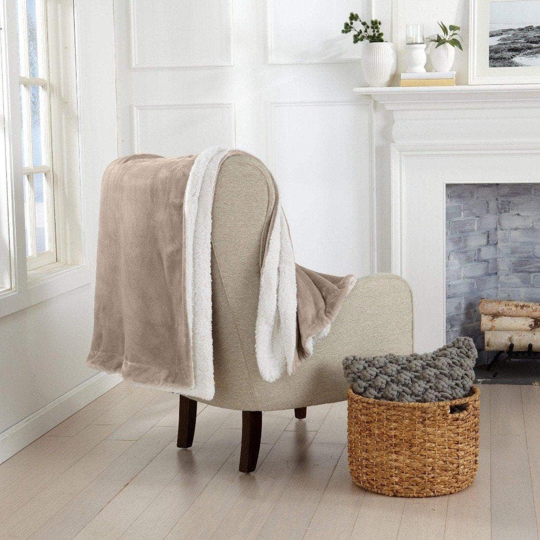 Great Bay Home Kinsley Velvet Plush & Sherpa Blanket