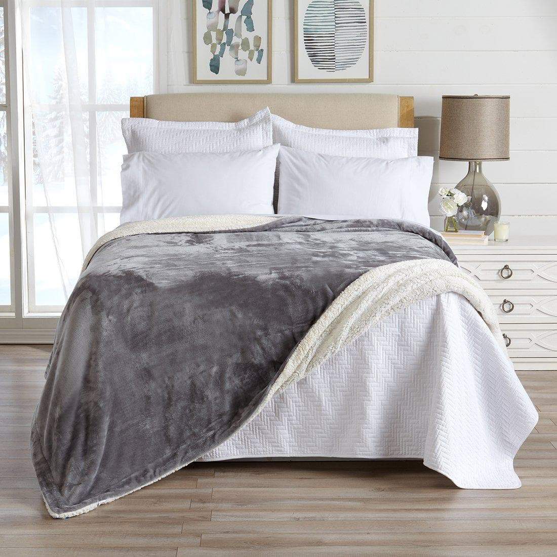 Great Bay Home Kinsley Velvet Plush & Sherpa Blanket