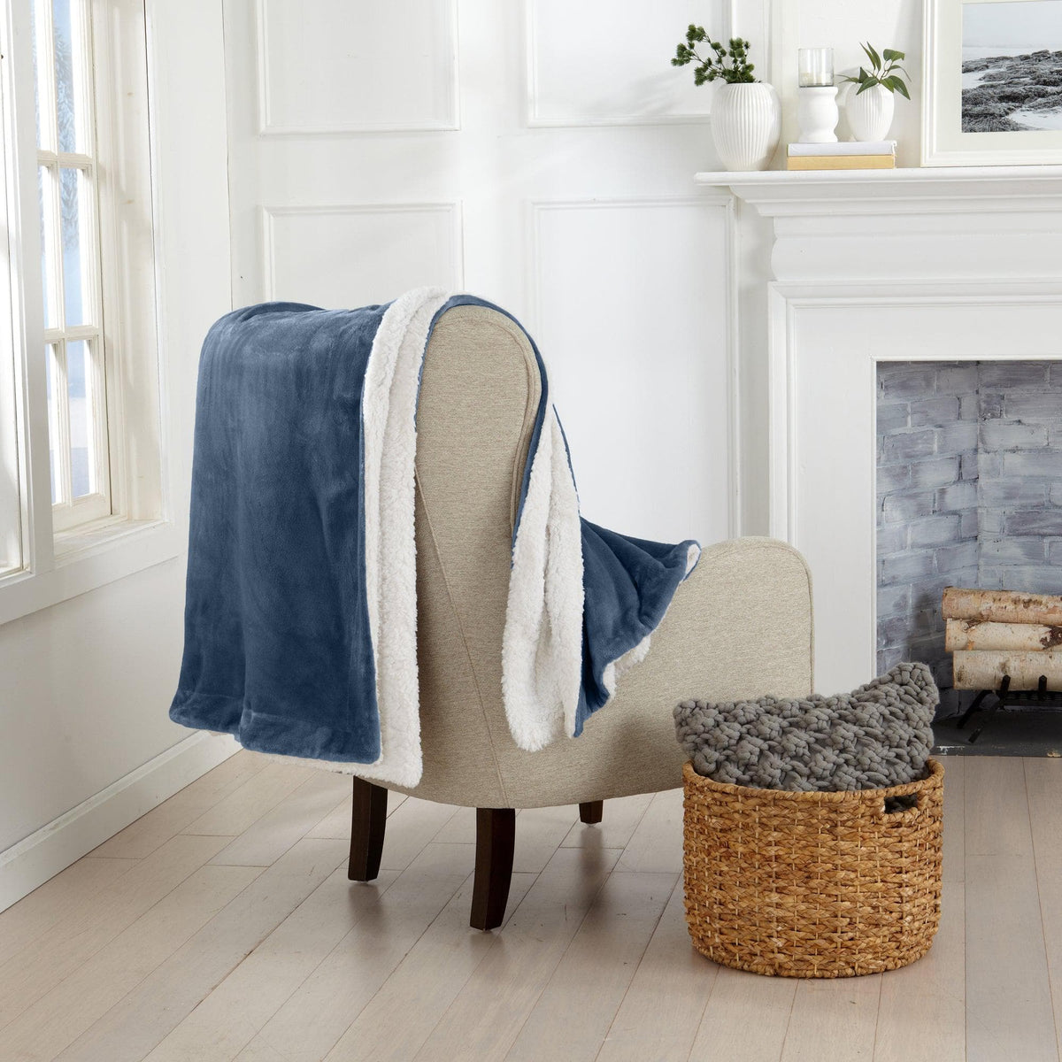 Great Bay Home Kinsley Velvet Plush & Sherpa Blanket