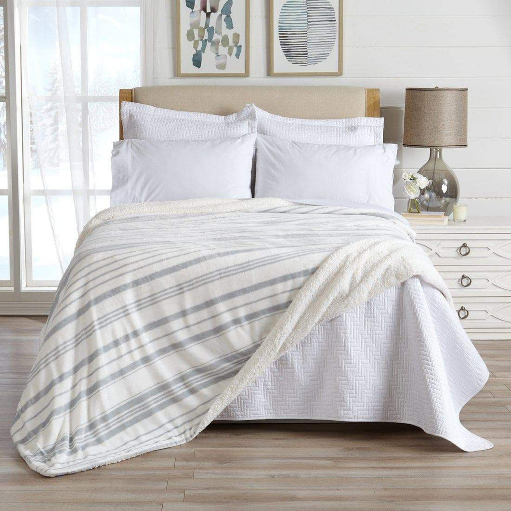 Great Bay Home Kinsley Velvet Plush & Sherpa Blanket