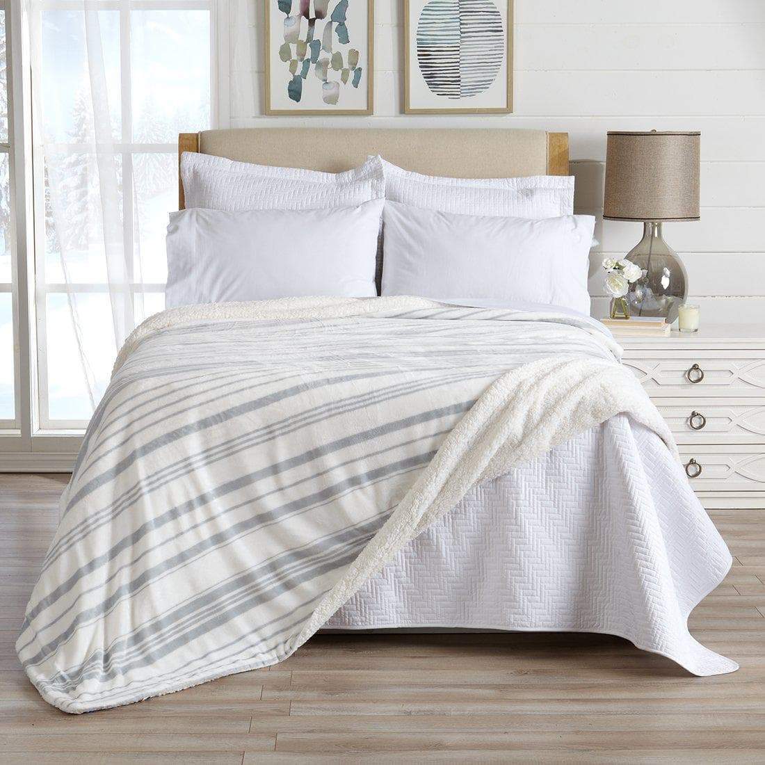 Great Bay Home Kinsley Velvet Plush & Sherpa Blanket
