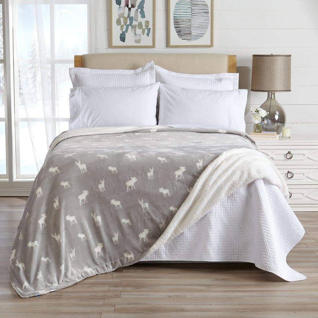 Great Bay Home Kinsley Velvet Plush & Sherpa Blanket