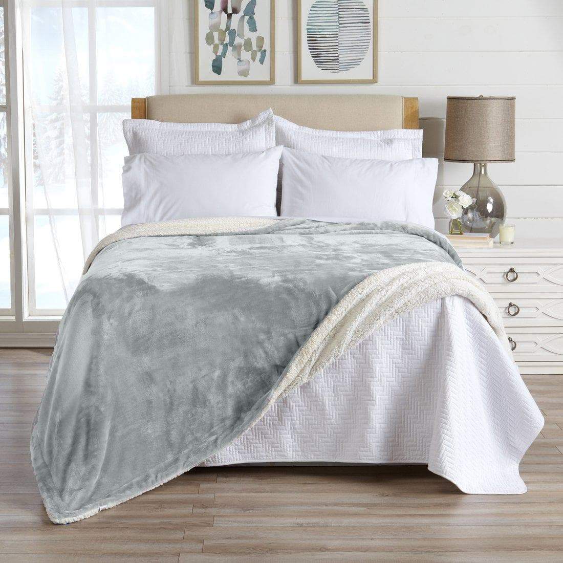 Great Bay Home Kinsley Velvet Plush & Sherpa Blanket