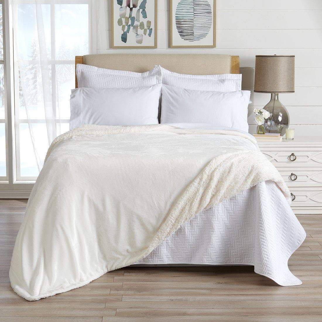 Great Bay Home Kinsley Velvet Plush & Sherpa Blanket