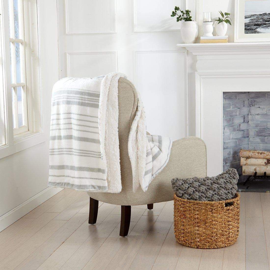 Great Bay Home Kinsley Velvet Plush & Sherpa Blanket