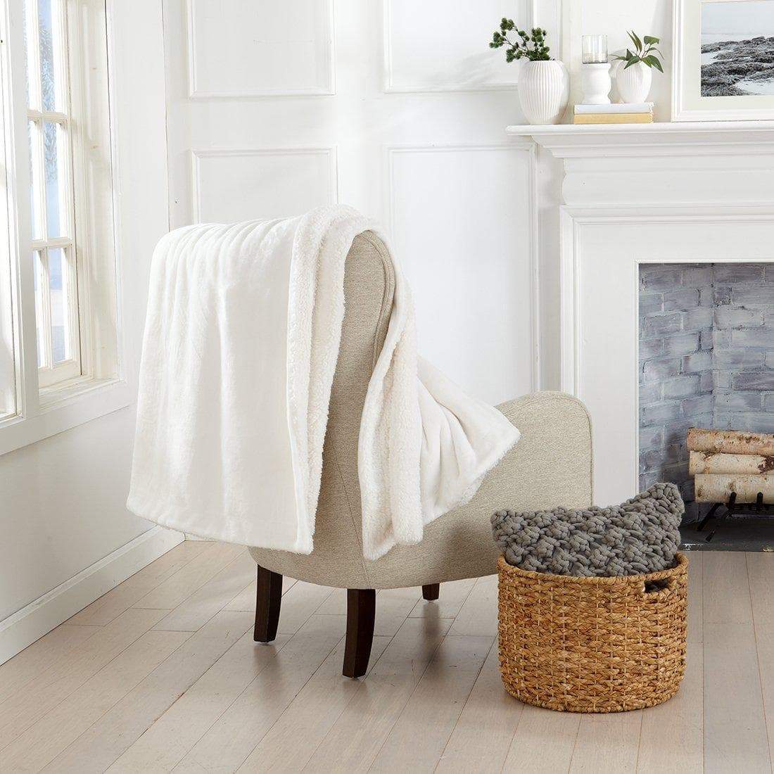 Great Bay Home Kinsley Velvet Plush & Sherpa Blanket