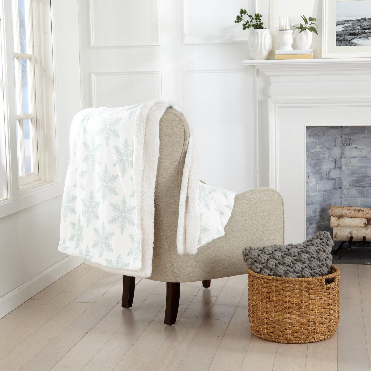 Great Bay Home Kinsley Velvet Plush & Sherpa Blanket