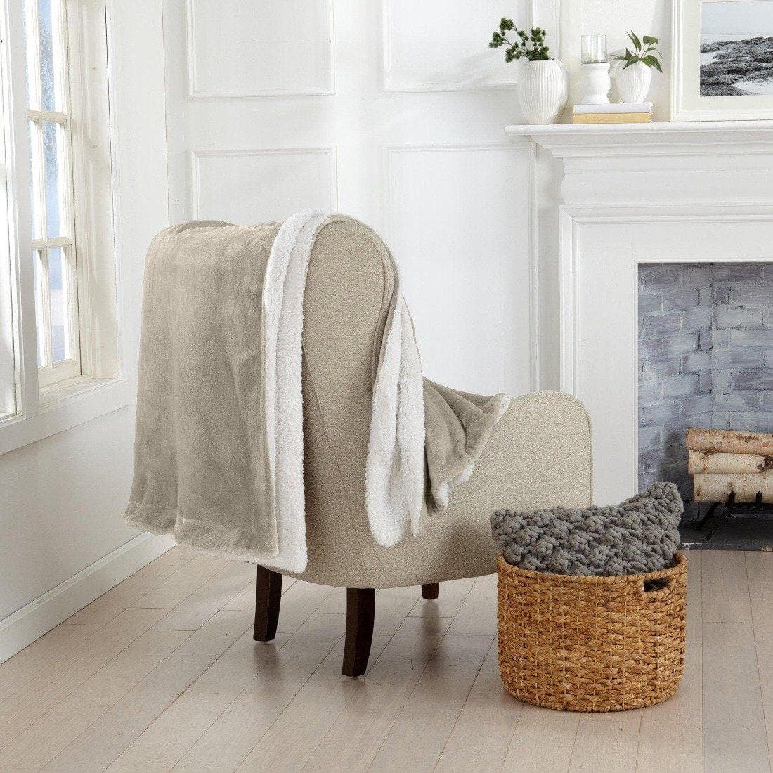 Great Bay Home Kinsley Velvet Plush & Sherpa Blanket