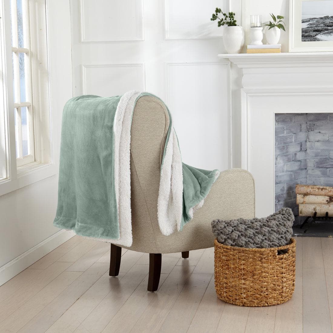 Great Bay Home Kinsley Velvet Plush & Sherpa Blanket