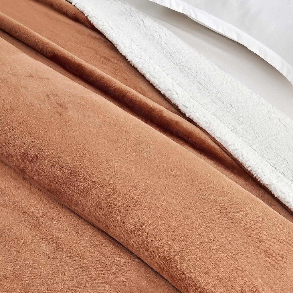 Great Bay Home Kinsley Velvet Plush & Sherpa Blanket
