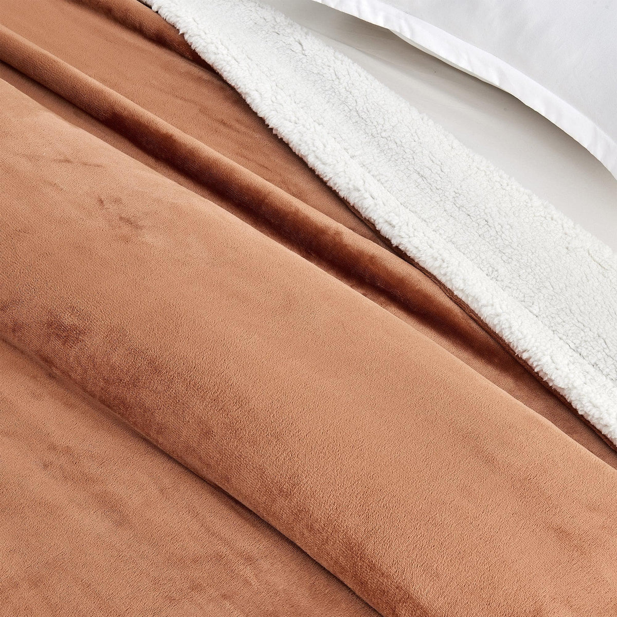 Great Bay Home Kinsley Velvet Plush & Sherpa Blanket