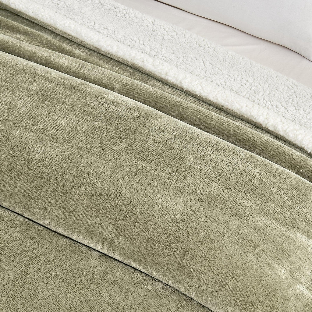 Great Bay Home Kinsley Velvet Plush & Sherpa Blanket