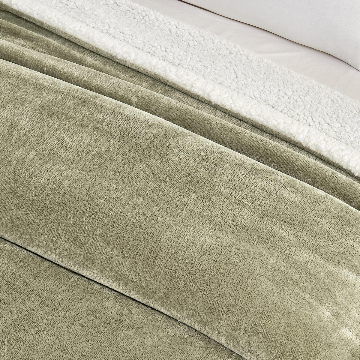 Great Bay Home Kinsley Velvet Plush & Sherpa Blanket