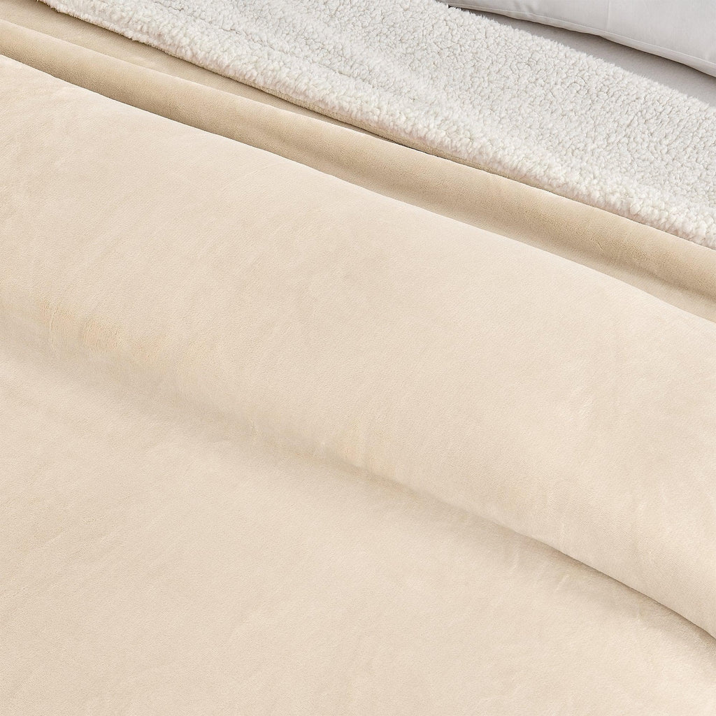 Great Bay Home Kinsley Velvet Plush & Sherpa Blanket