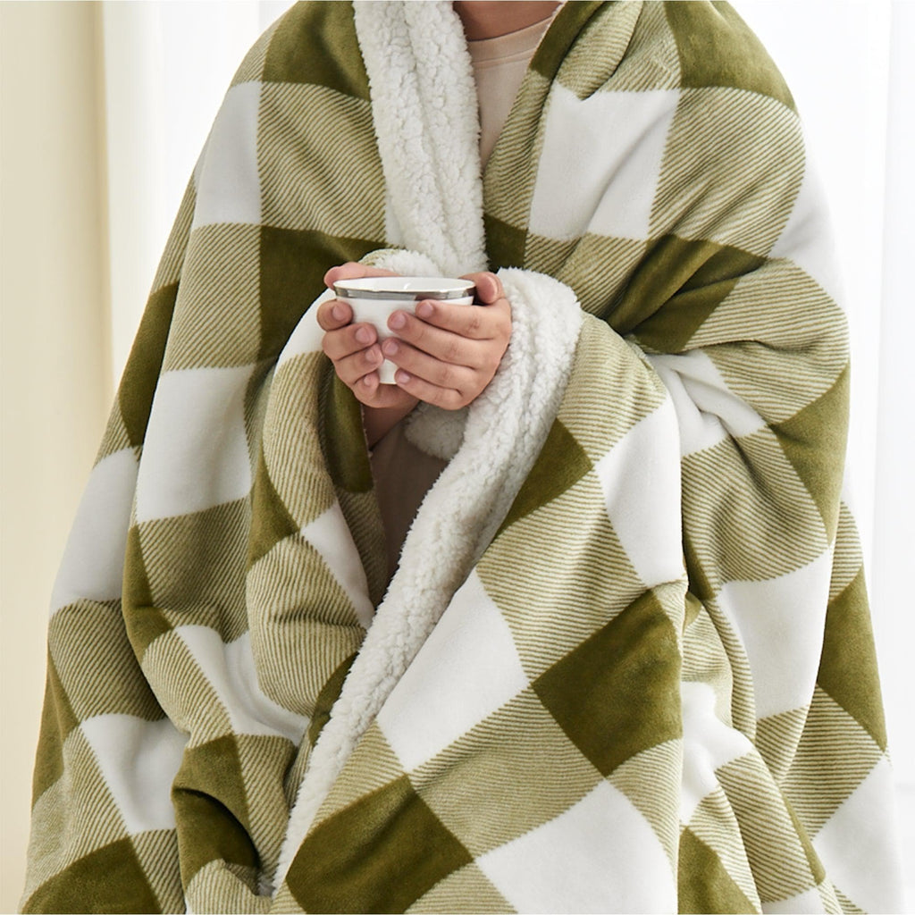 Great Bay Home Kinsley Velvet Plush & Sherpa Blanket