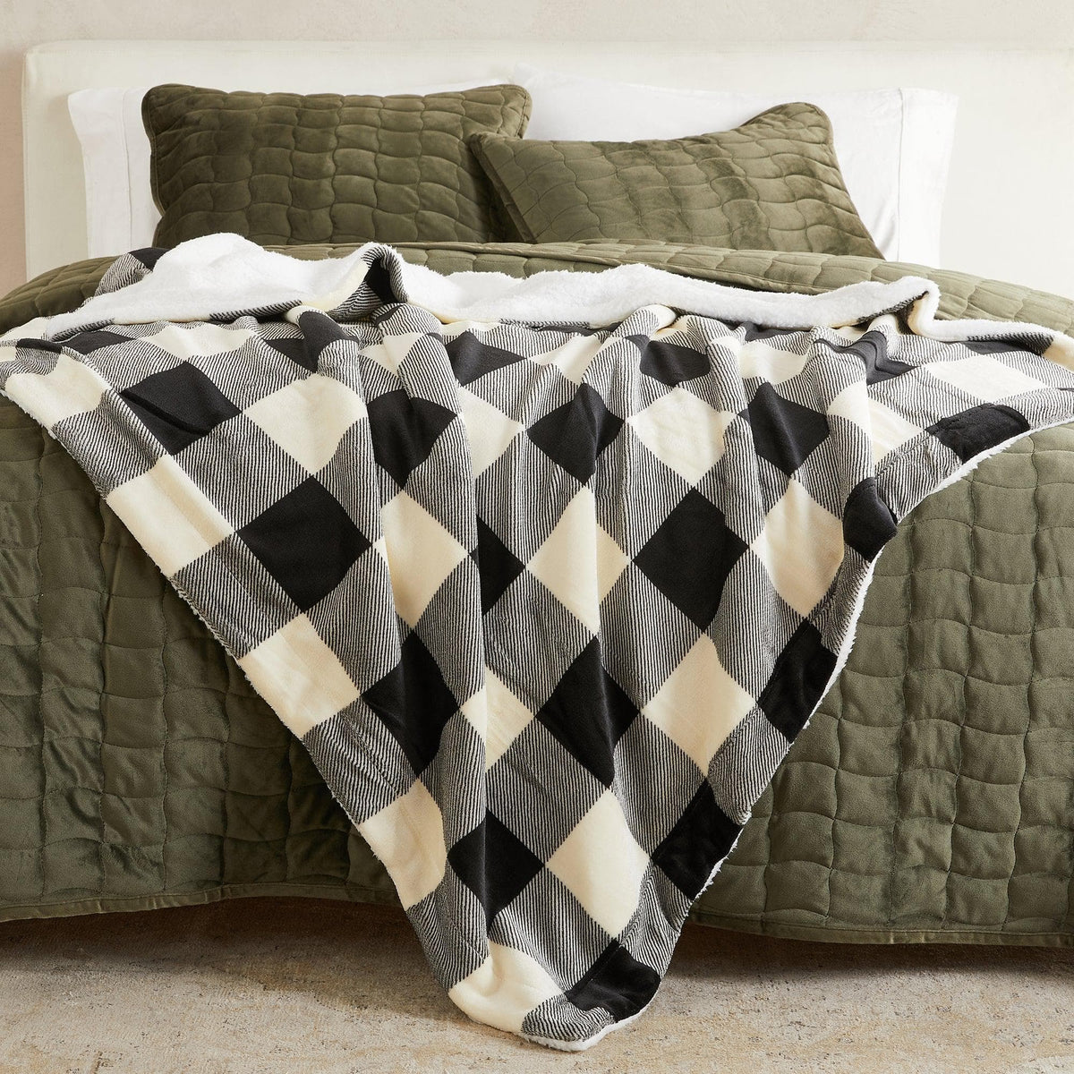 Great Bay Home Kinsley Velvet Plush & Sherpa Blanket